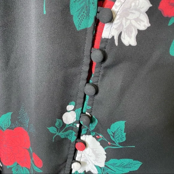 torrid black floral button front Georgette Short Sleeve Plus Size Black Top 4x. - Picture 3 of 6
